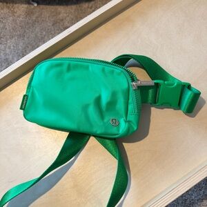 Lululemon Athletica Vibrant Green everywhere Belt Bag 1L